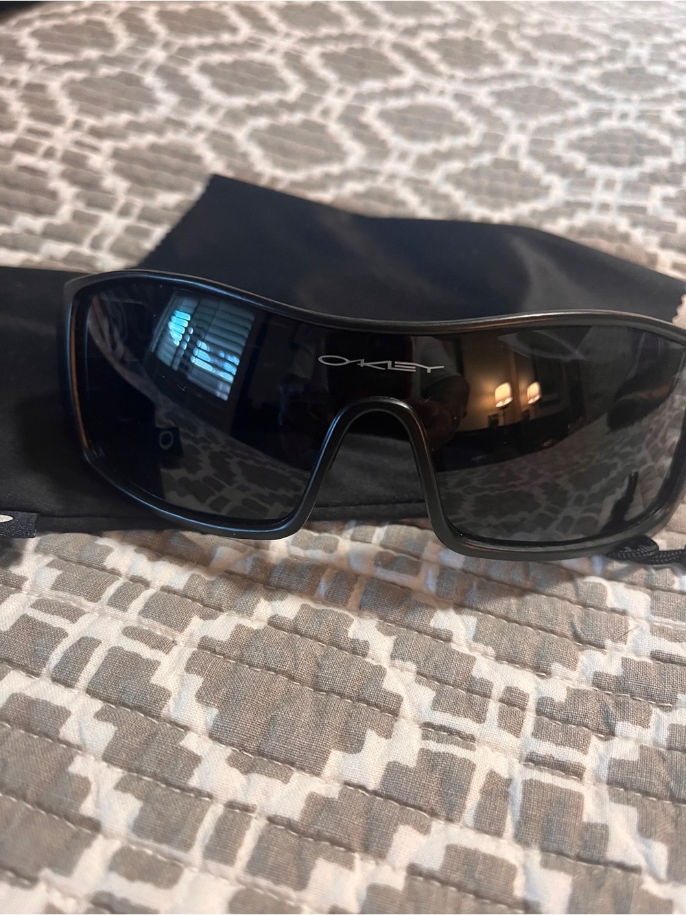 Oakley Men’s Oil Rig Black Shield Sunglasses with Dark Lenses